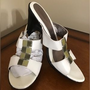 Women’s size 8 1/2 croft and barrow, , heeled, white Patton sandal